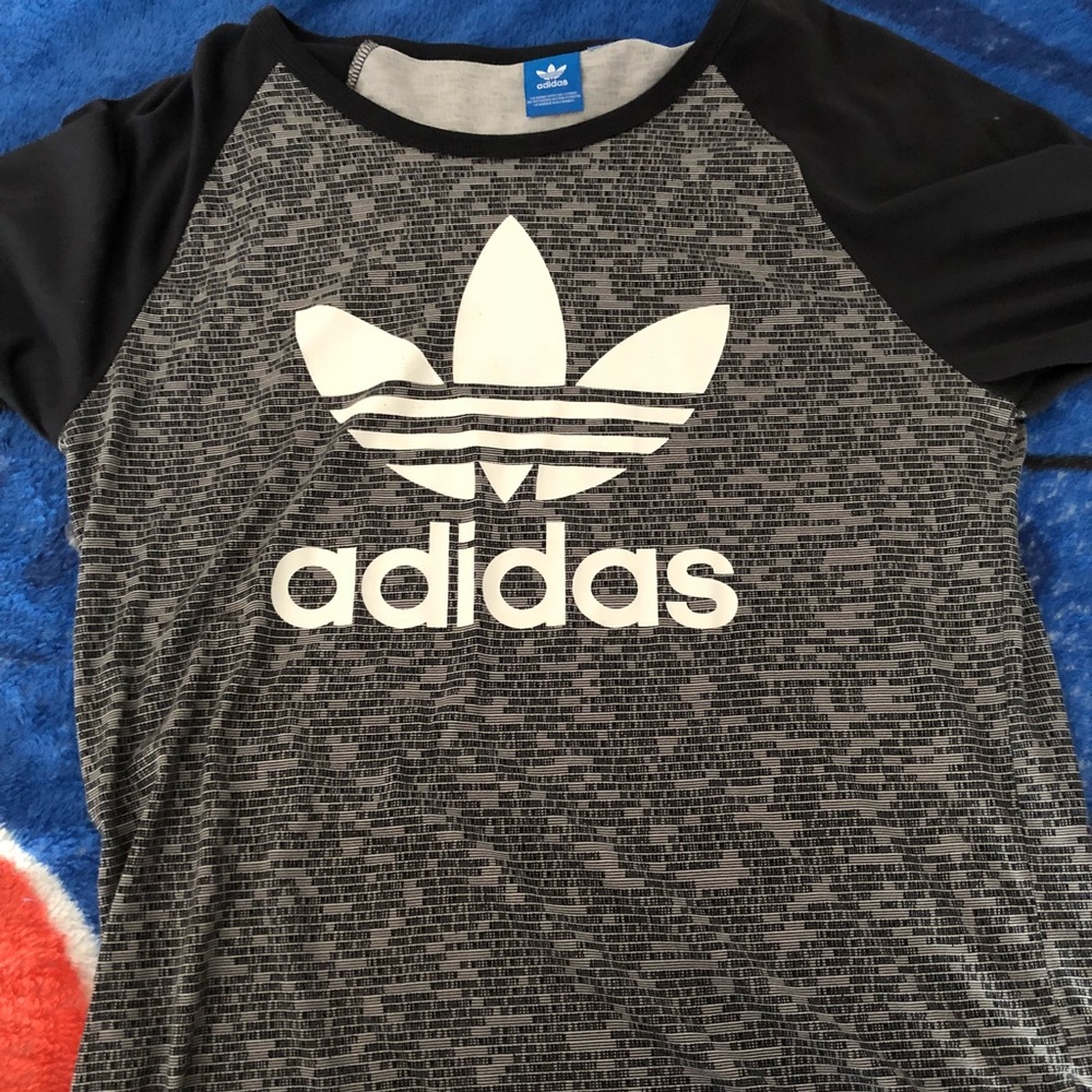 Adidas originals men’s long sleeve shirt. Size M